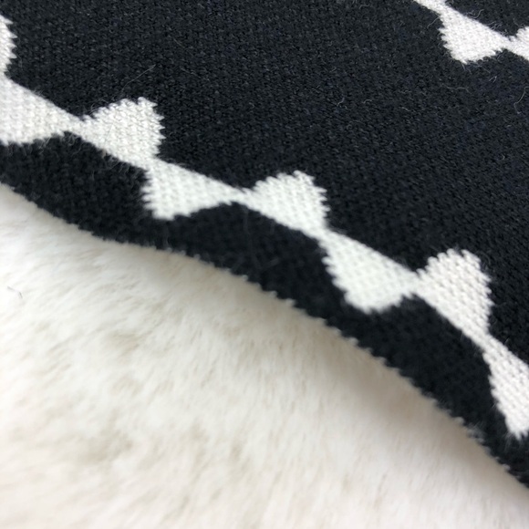 Roz & Ali Large Black White Knit Circle Skirt w/ Geometric Striped Pattern - Picture 5 of 9